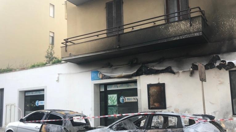 Alghero, atti intimidatori e raid vandalici: «Ogni giorno viviamo nell’ansia»