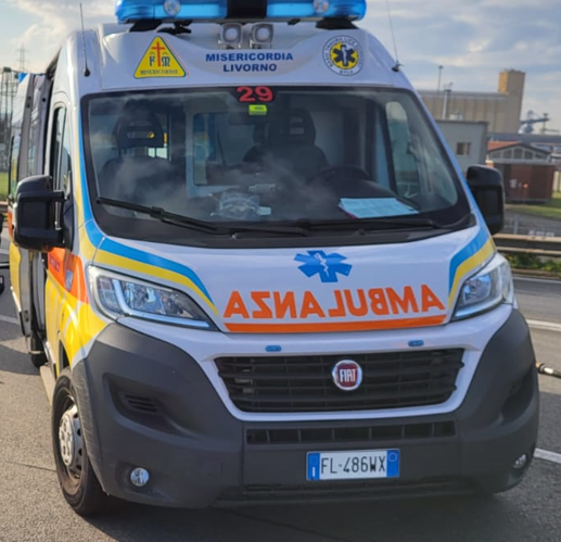 Via Leonardo Da Vinci, cade con lo scooter e si ferisce: soccorso un giovane