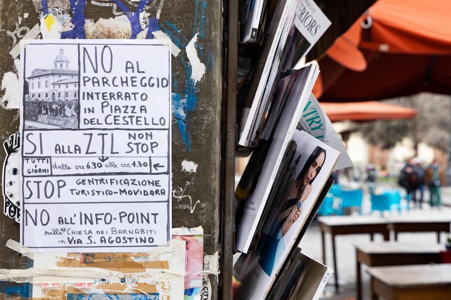 Oltrarno, la protesta dei cartelli: «No a nuovi servizi per turisti»