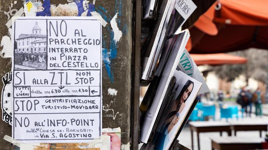 Oltrarno, la protesta dei cartelli: «No a nuovi servizi per turisti»