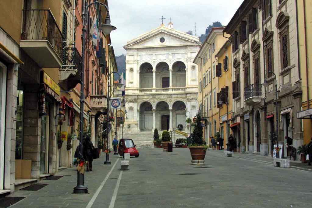 Massa, un mega parcheggio sotterraneo per rilanciare il centro storico