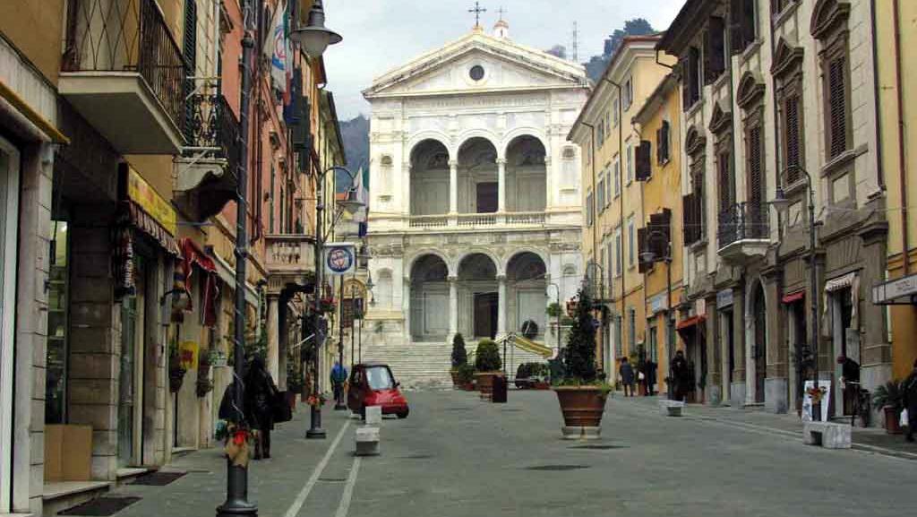 Massa, un mega parcheggio sotterraneo per rilanciare il centro storico