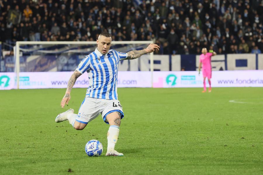 Ferrara, foto e selfie con Nainggolan