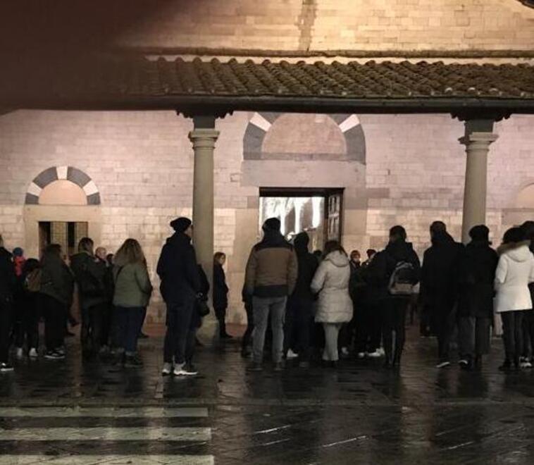 Uccisi nell’incendio a Sesto, l’abbraccio di mamma Debora: «Luca è la luce che mi dà la forza»