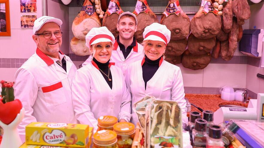 Pistoia, la macelleria Lenzi compie 40 anni: «Qui quattro attività hanno chiuso, noi resistiamo col chilometro zero»