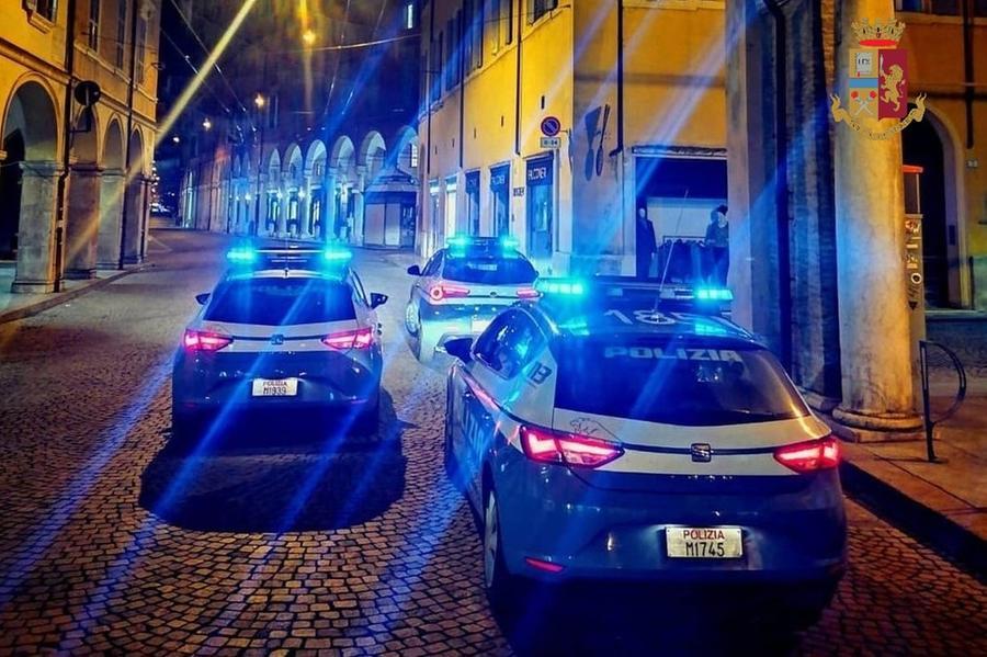 Modena fa una spaccata in pizzeria: arrestato all'uscita