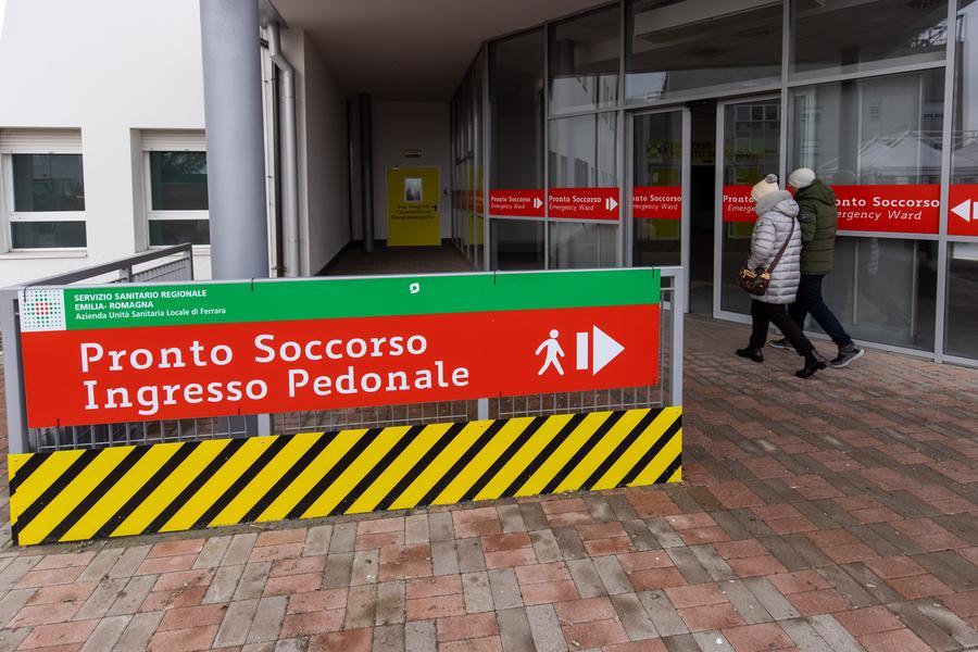 Ferrara, pronto soccorso pieno e Abc poco utilizzato; di notte 72 in attesa
