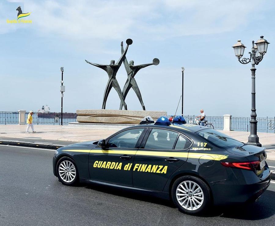Giro di fatture false: la guardia di finanza di Cecina sequestra 2,3 milioni di euro. Due ai domiciliari