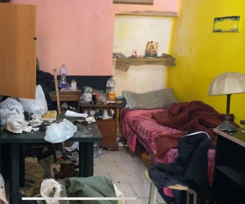 Sassari, dopo il furto in chiesa chiede aiuto: «Neanche un animale vive così»