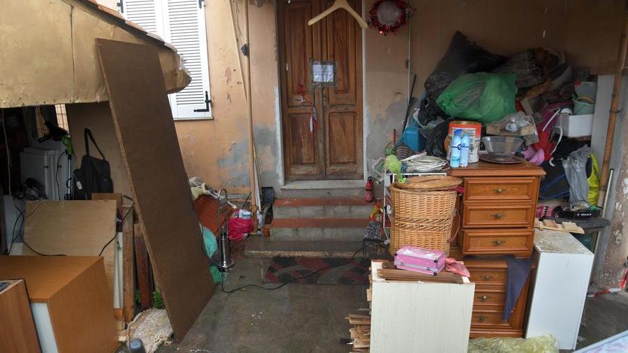 Olbia, sgombero in via Aretino: «Ma noi resteremo qui»