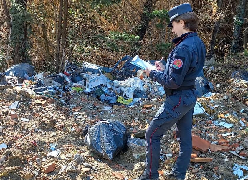 Scoperta discarica di materiali edili: denunciato il titolare di una ditta