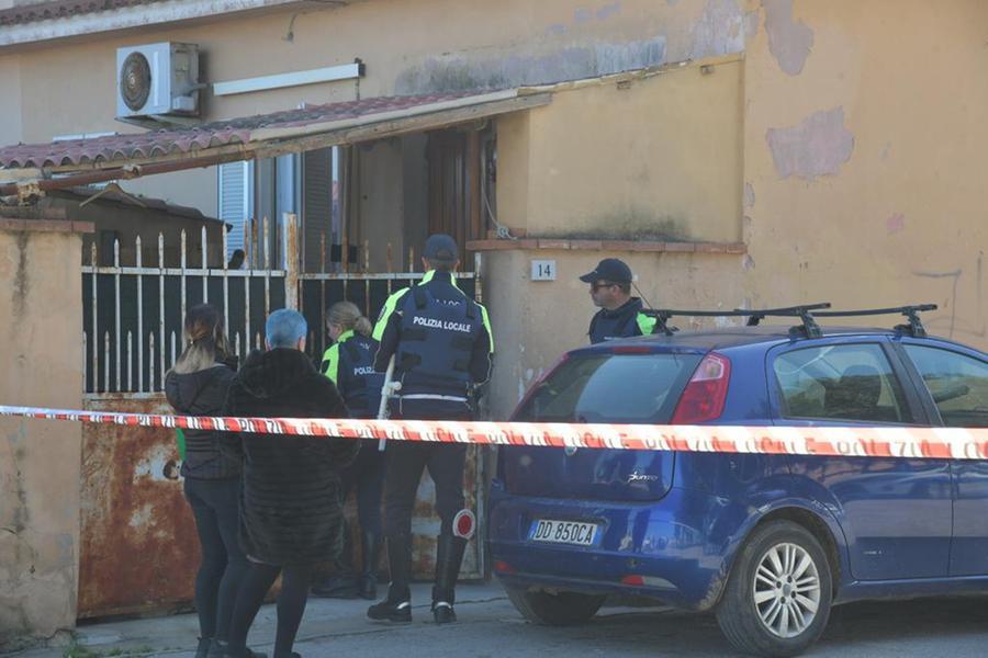 Via Aretino, iniziato lo sgombero della casa occupata abusivamente