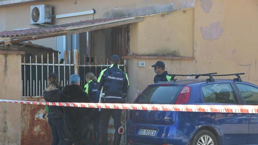 Via Aretino, iniziato lo sgombero della casa occupata abusivamente