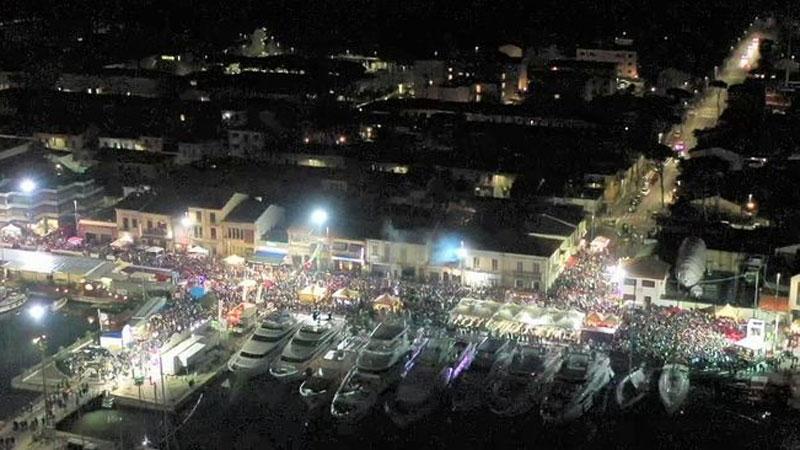 Il Carnevale di Viareggio fa volare i turisti: più 113% di prenotazioni aeree