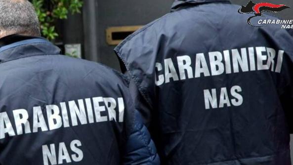 Collesalvetti, vendevano cosmetici con etichette inadeguate: multate tre persone
