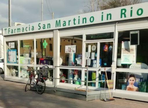 Spaccata e furto alla farmacia di via per Rubiera
