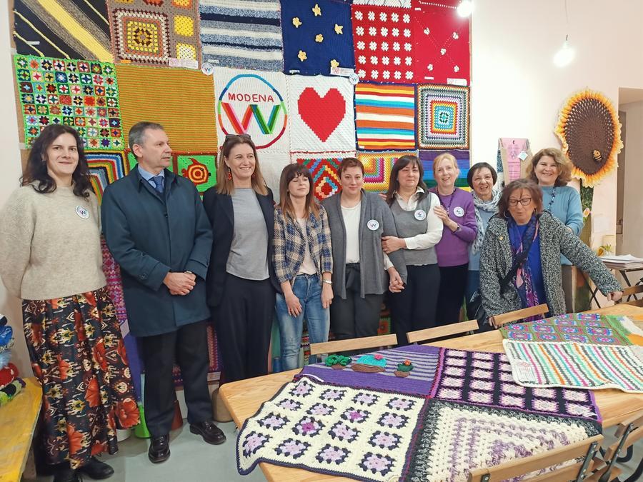 In piazza Grande quattromila coperte contro la violenza