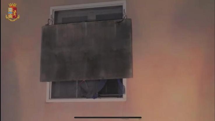 Macomer, teneva segregata in casa la compagna: arrestato un 45enne originario del Sassarese