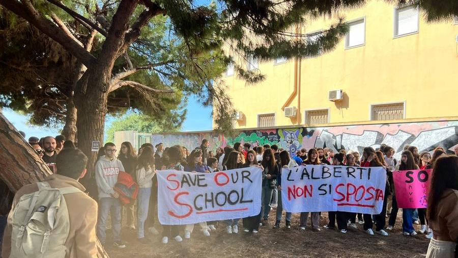Cagliari: studenti e docenti chiedono una sede definitiva per il liceo Alberti