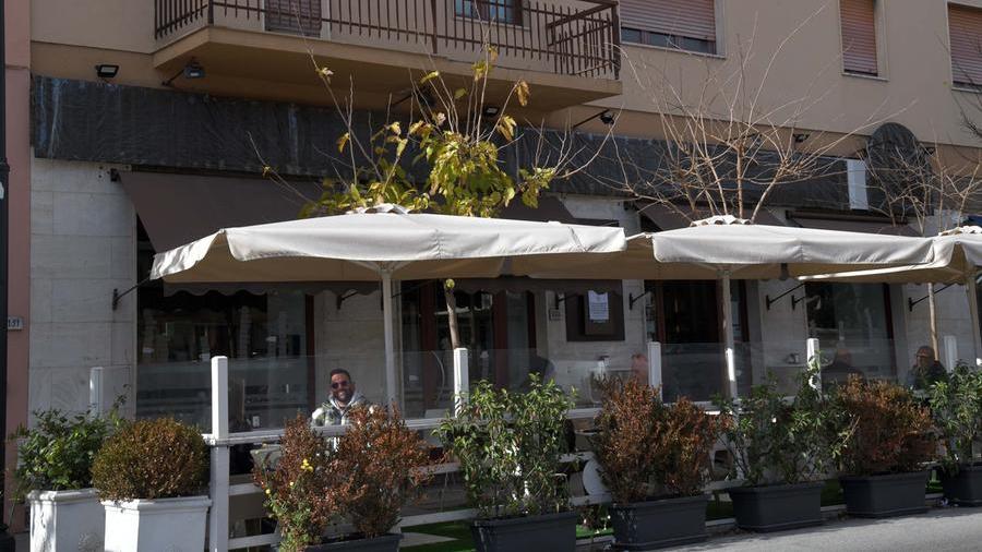 -
Insegne a lutto - caffetteria Tiramisù in V.le A. Moro