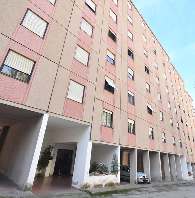 Sassari, palazzo senza ascensore da 9 mesi: anziani e disabili segregati in casa 