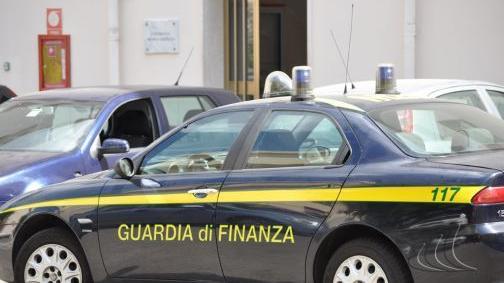 Pistoia, lavoratori abusivi nelle aziende: maxi sequestro per frode fiscale
