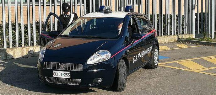 Cerca di venderle 6mila euro di biro La truffa di una ex rappresentante