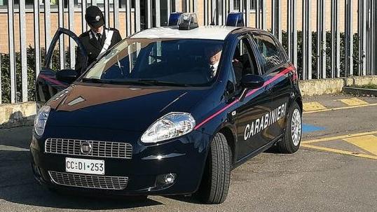 Cerca di venderle 6mila euro di biro La truffa di una ex rappresentante