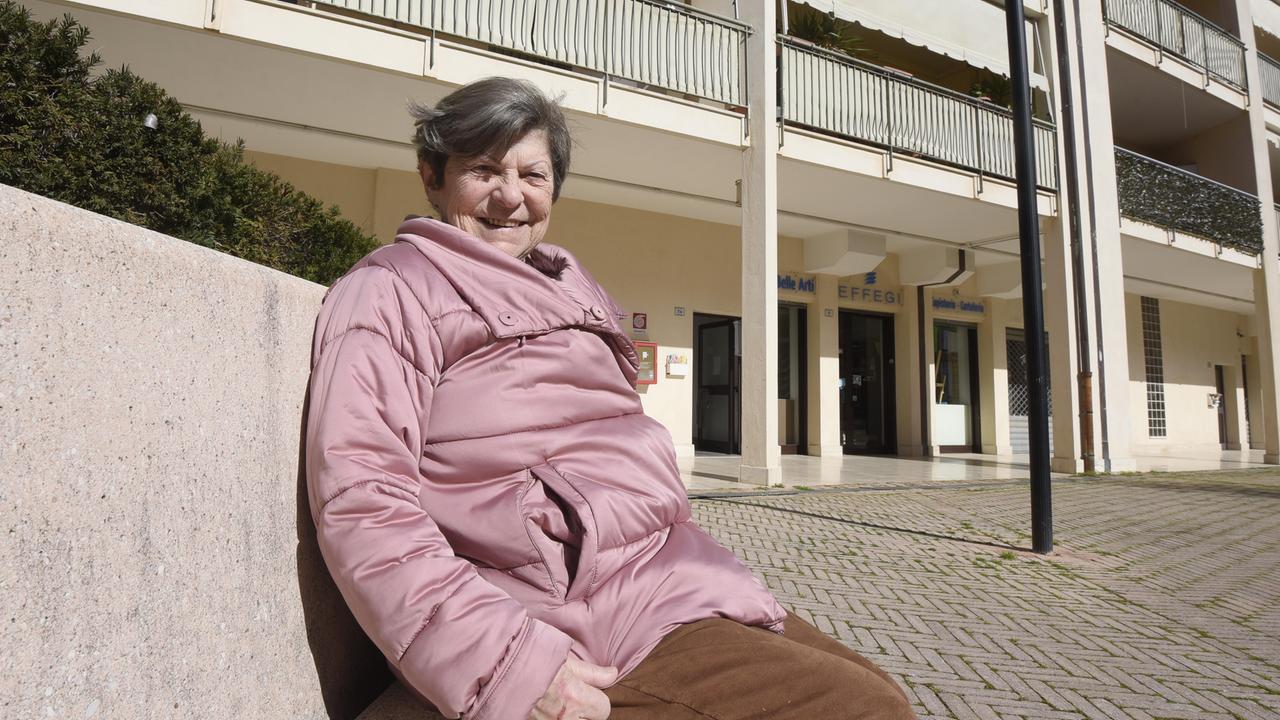 Grosseto, ex insegnante rischiò di morire dentro casa: «Chi sono gli angeli che mi hanno salvata»