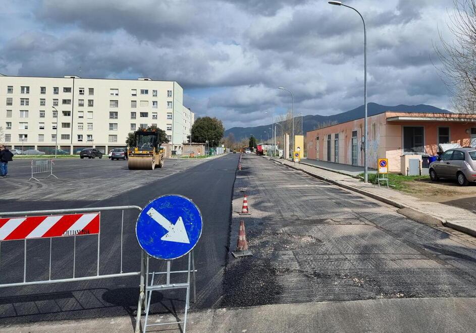 Asfaltature a Pisanova tra l’Isola Verde e la piazza del mercato