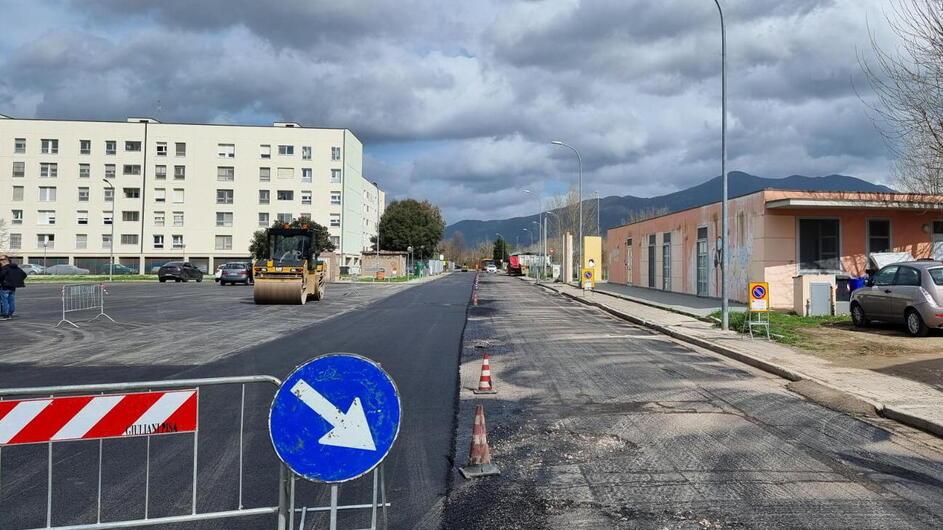 Asfaltature a Pisanova tra l’Isola Verde e la piazza del mercato