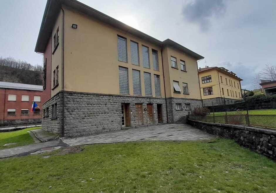 Scuola materna, bambini al freddo. I genitori: «Costretti a portarli via»