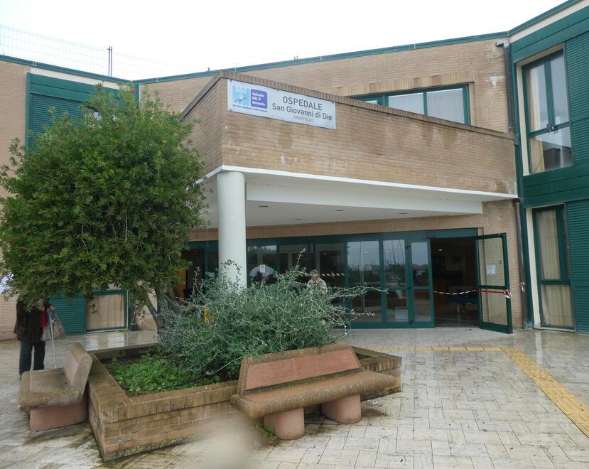 Orbetello, dà in escandescenze in ospedale e danneggia i macchinari
