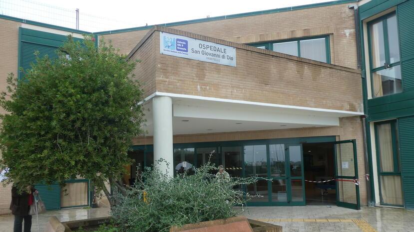 Orbetello, dà in escandescenze in ospedale e danneggia i macchinari