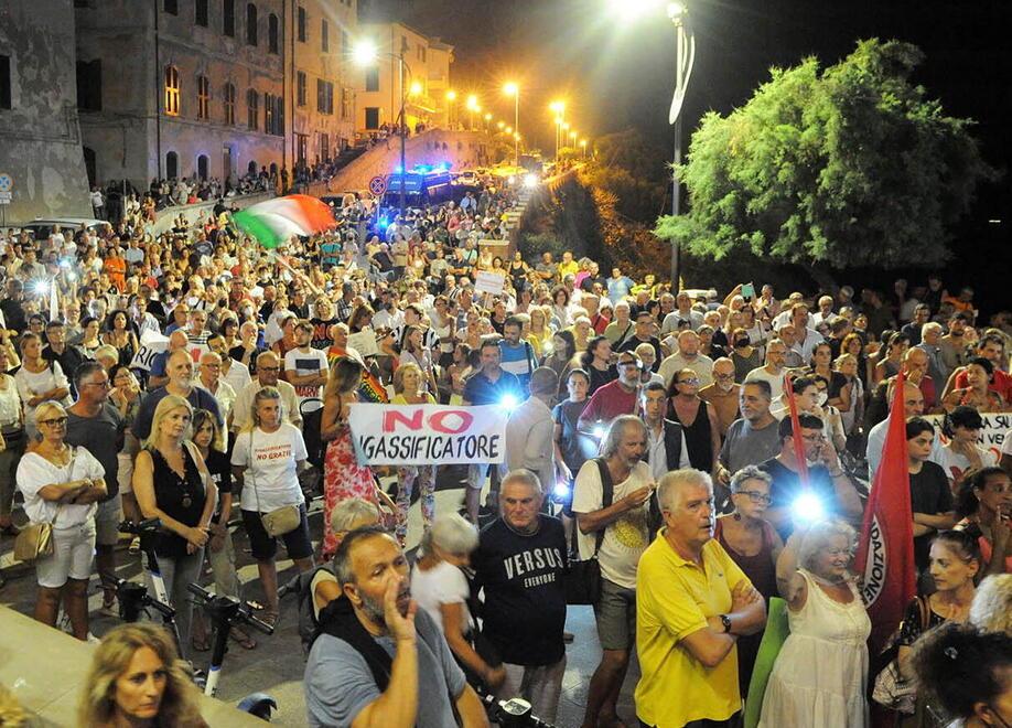 Rigassificatore, Schlein invitata al corteo: «Meloni ha tradito Piombino, dimostri di non fare come lei»