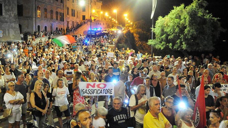 Rigassificatore, Schlein invitata al corteo: «Meloni ha tradito Piombino, dimostri di non fare come lei»