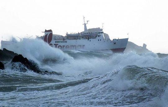 L’Elba sferzata dal ponente, traghetti fermi in banchina