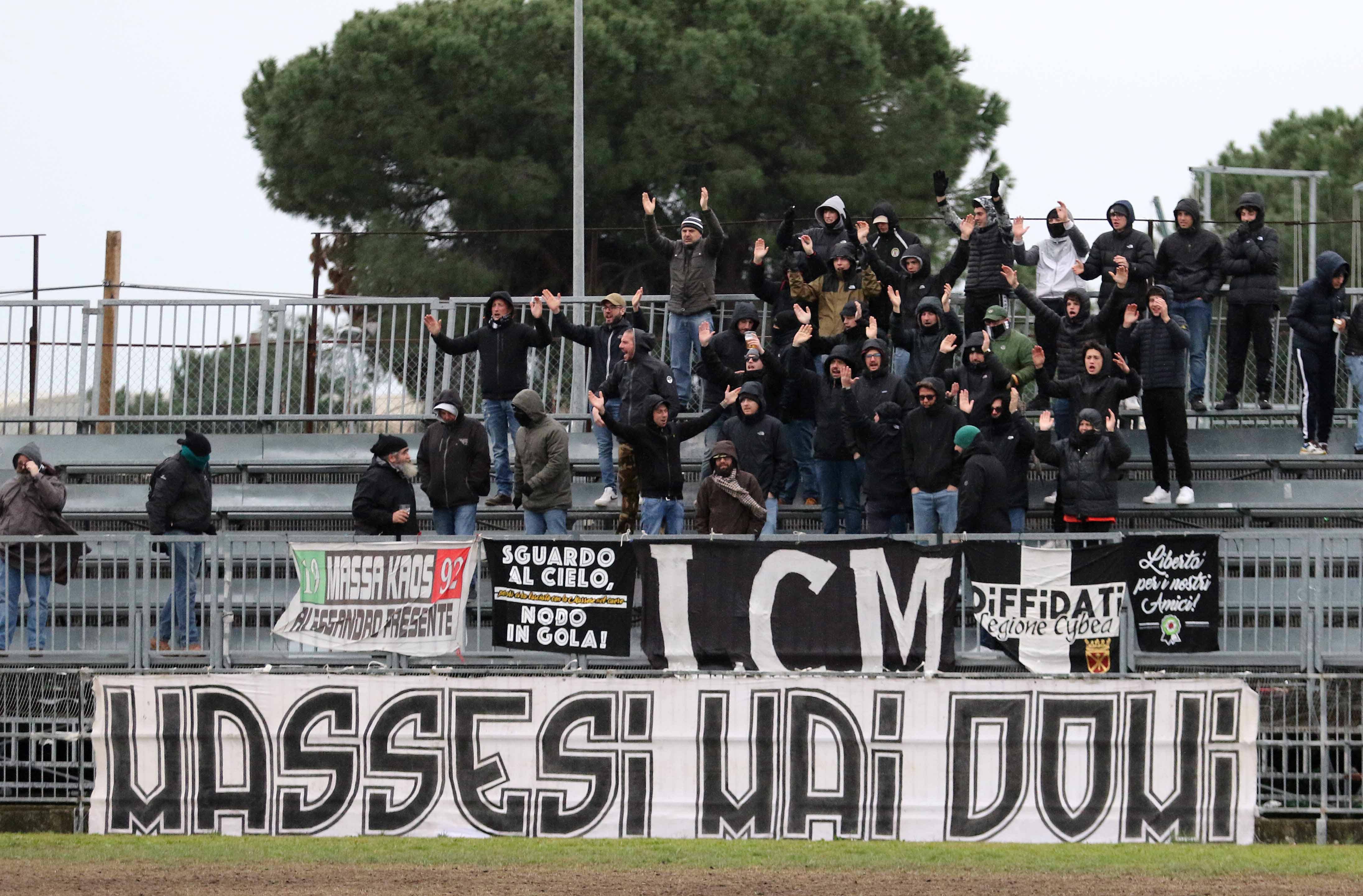 Massese, Della Bona cerca il terzo centro 