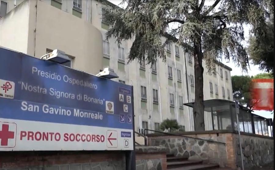 Anziano ha un malore alla guida, perde il controllo dell’auto e investe due donne: tutti in ospedale, sono gravi
