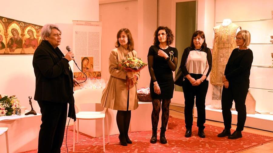 Un momento della cerimonia di consegna del Premio Eleonora