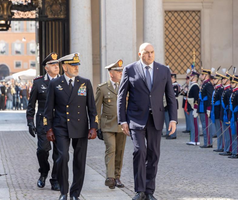 Modena Il corso Volontà giura in Accademia con il ministro della Difesa 