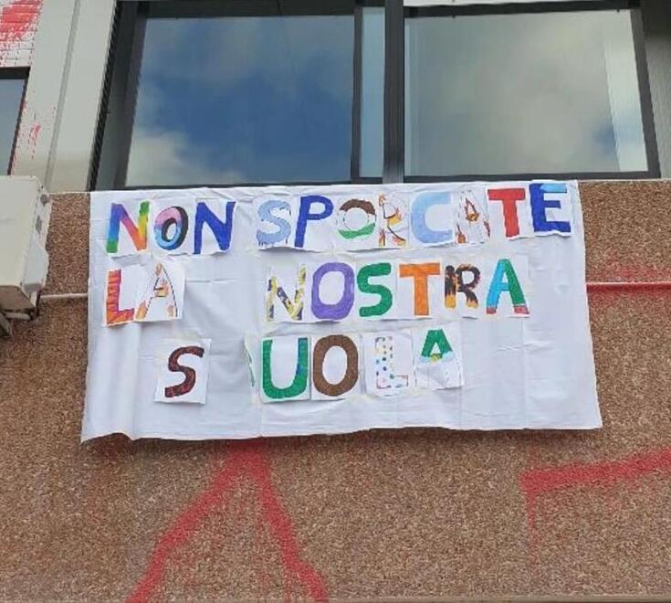 Modena. Gli studenti del Selmi rispondono ai Vivi «Non sporcate la scuola» 