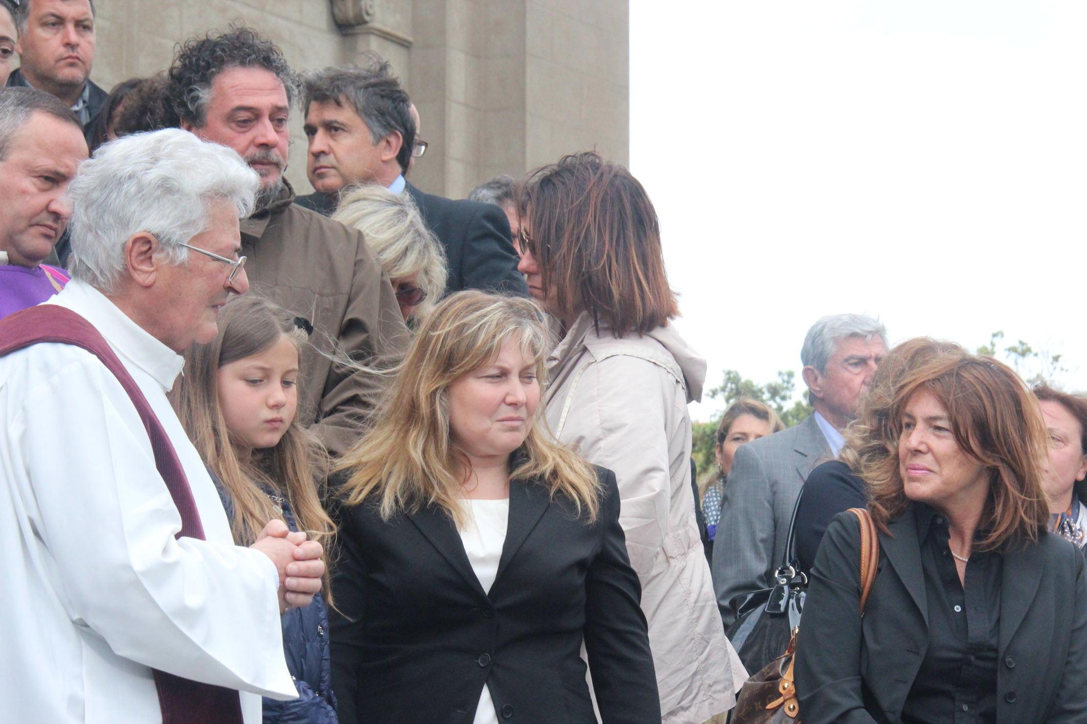 La vedova di Michele Robazza durante il funerale del marito