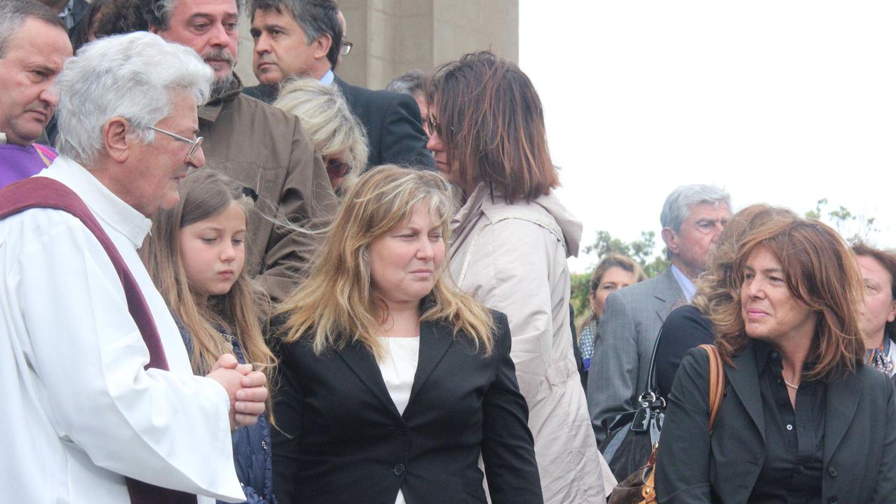 La vedova di Michele Robazza durante il funerale del marito