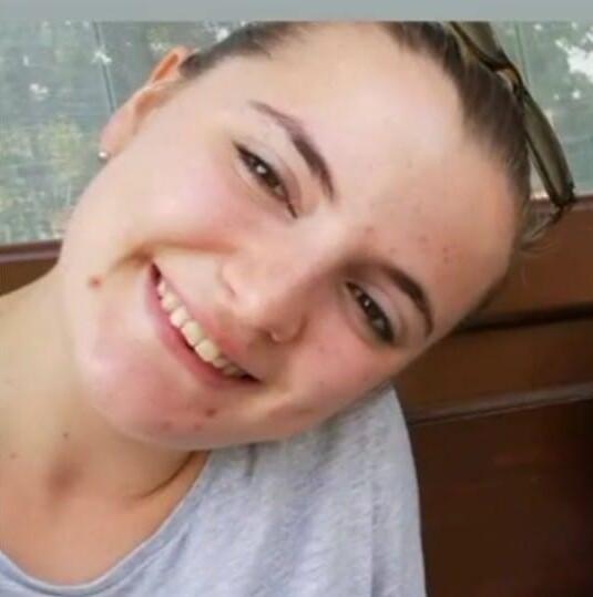 Muore contro un trattore