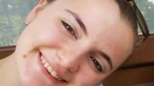 Muore contro un trattore