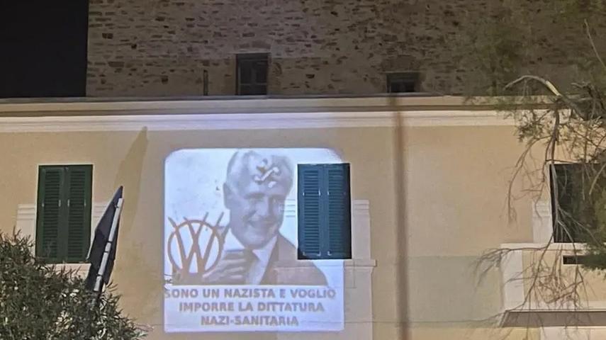 Piombino, Giani e Meloni con le svastiche: blitz no vax alla vigilia della manifestazione