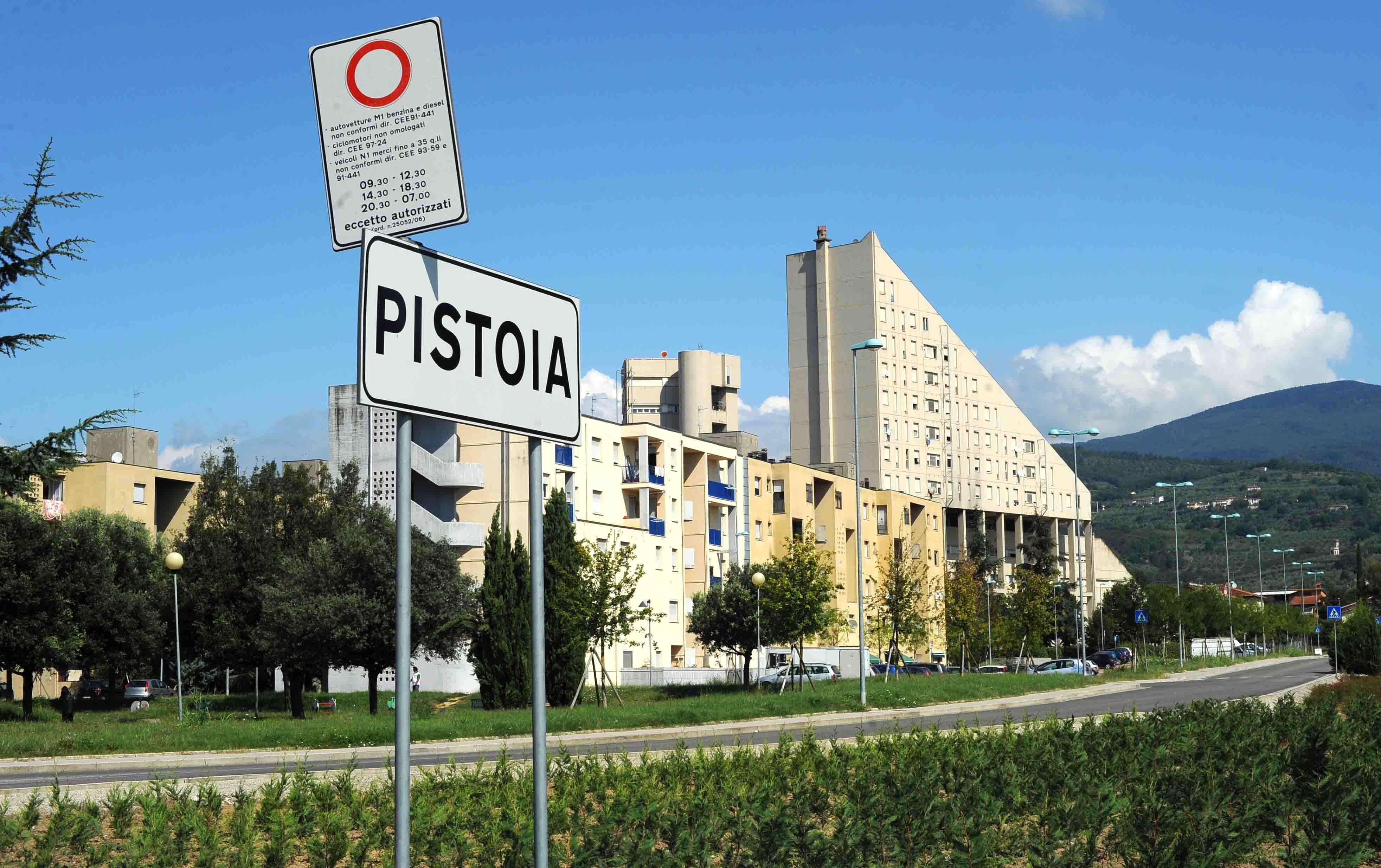 Pistoia, la sfrattano da casa a 83 anni in carrozzella e con l’ossigeno