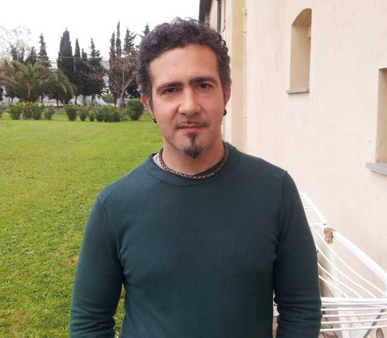 Livorno, muore a 46 anni davanti alla madre cassiere della Coop e musicista