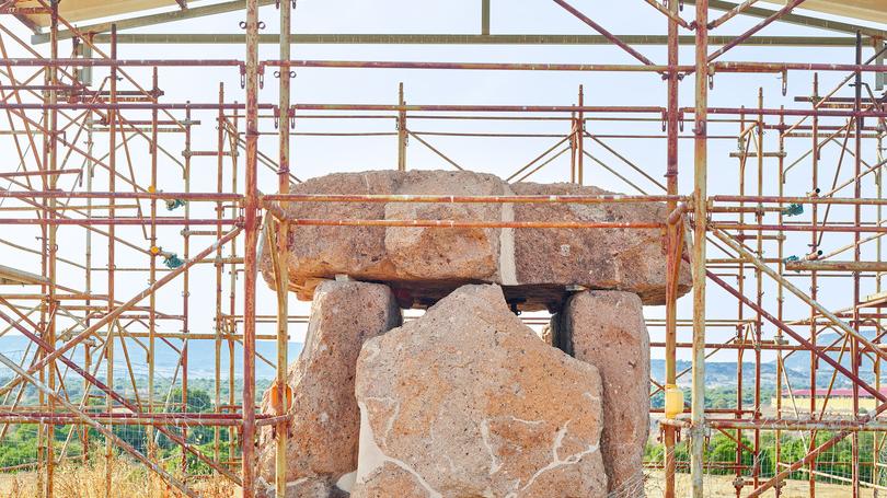 “Dolmen e Menhir in Sardegna”: al Man la mostra di Olivo Barbieri
